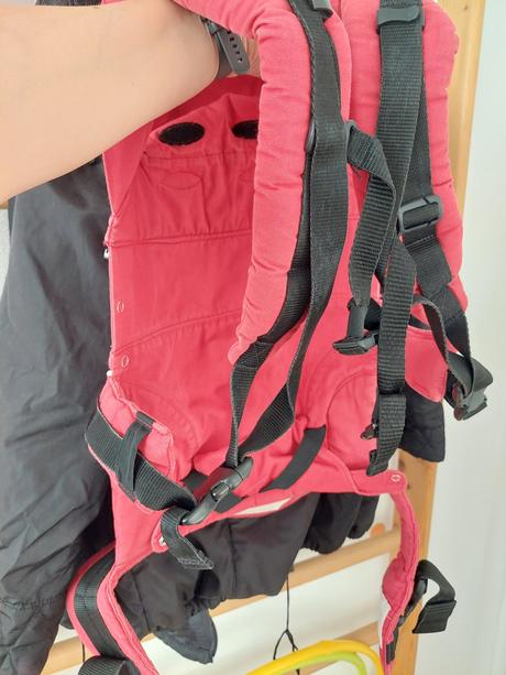 Nosič manduca cervena, manduca