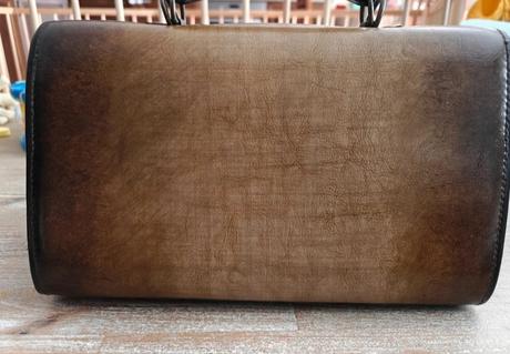 Malá dámska kožená kabelka, 