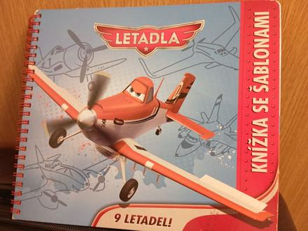 Lietadlá , knížka so šablónami disney, 