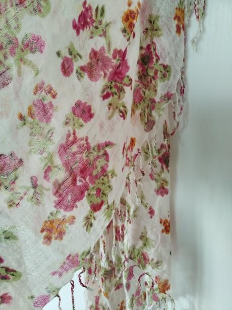 Kvietkovaný šál na leto, 