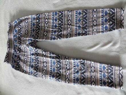 Modré vzorované legíny, 122