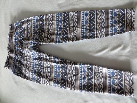 Modré vzorované legíny, 122