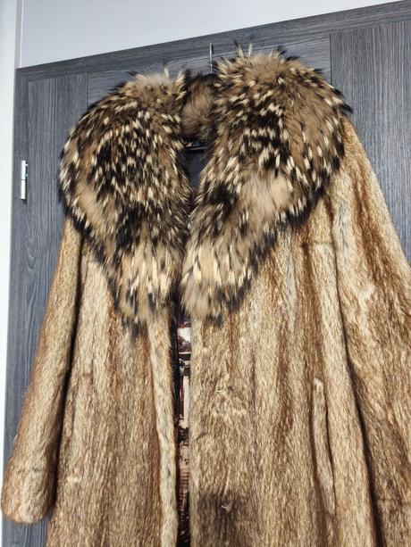 Luxusny pravy kozuch z lisky a myvala, m