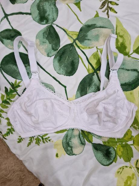 Dojčiaca podprsenka, slovenka,75b