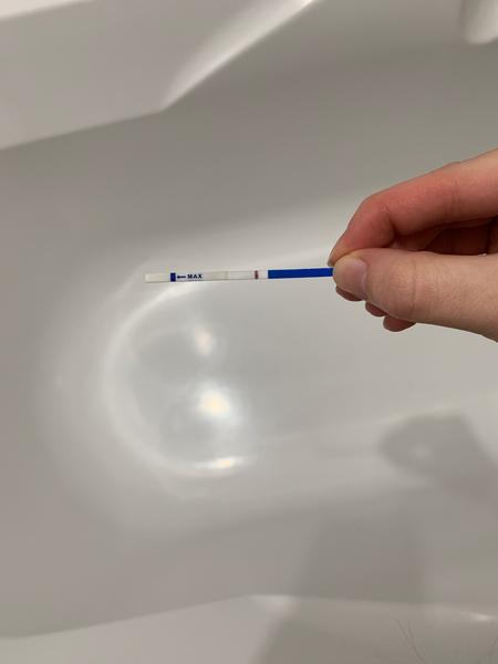 Tenká palička vpravo na teste. Som tehotná?