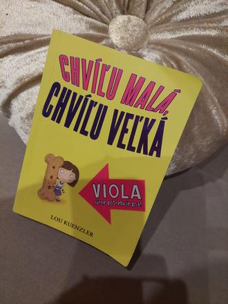 Kniha chvíľu malá, chvíľu velká,