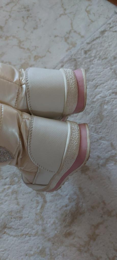 Krásne perletove zimné snehulky, 26