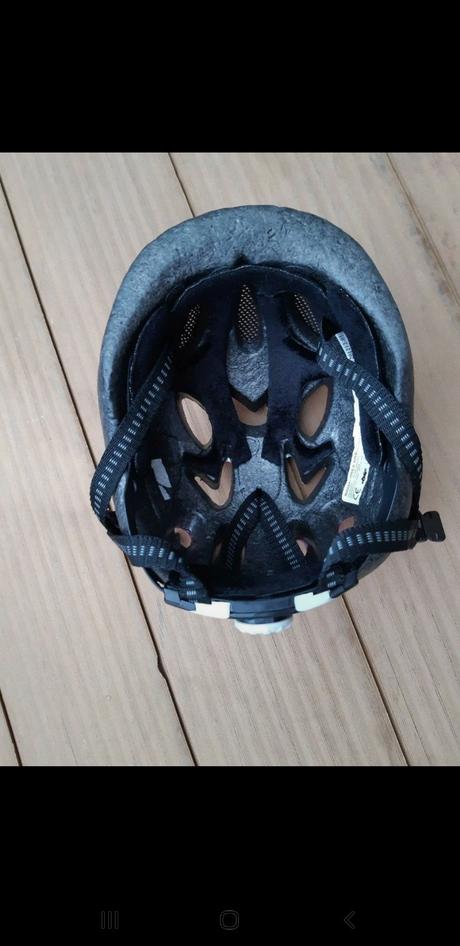 Prilba na bicykel a korcule, s