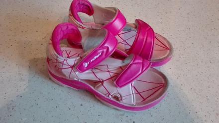 Gumene sandálky, 24