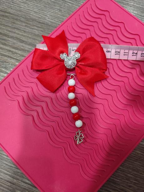 Červená mašlička na kočík, 