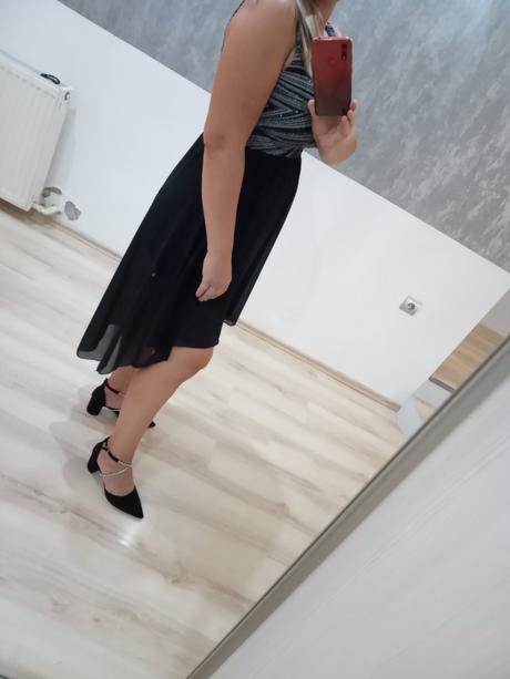 Šaty s predĺženým zadným dielom, m