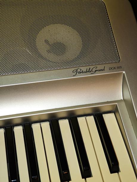 Predám yamaha dgx-305 portable grand, 76 klávesov, 