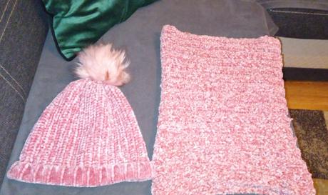 Set čiapka a nakrčník, takko