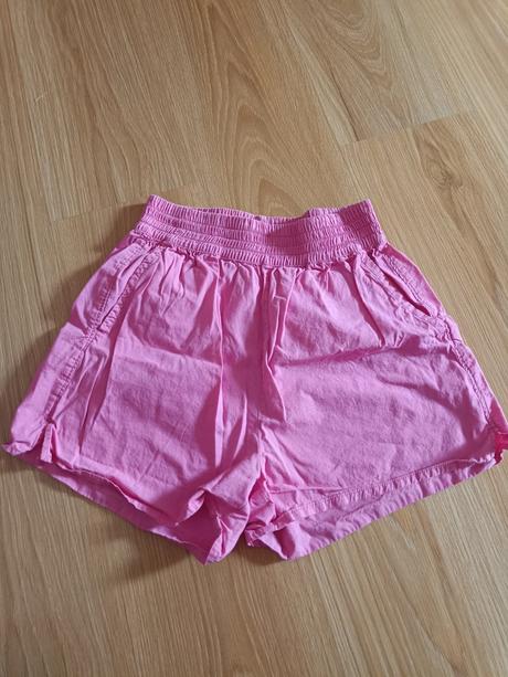 Ružové šortky, bershka,s