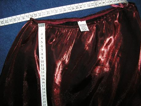 1290. spoloč. šaty, m