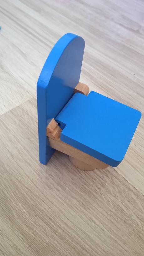 Drevený domček pre bábiky, 