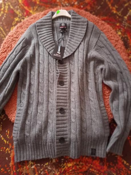 Šedý sveter, 