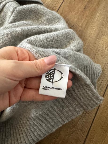 Dlhy sveter sivý, s