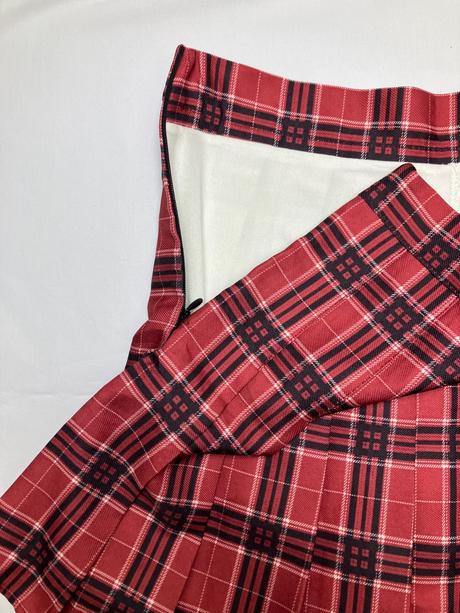 Dámska červená károvaná sukňa s kraťasmi, m