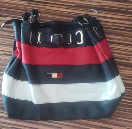 Kabelka biela modra cervena,