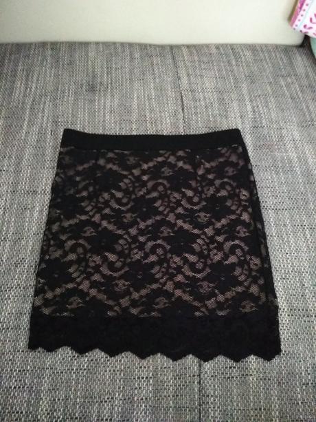 Krajková sukňa, 36