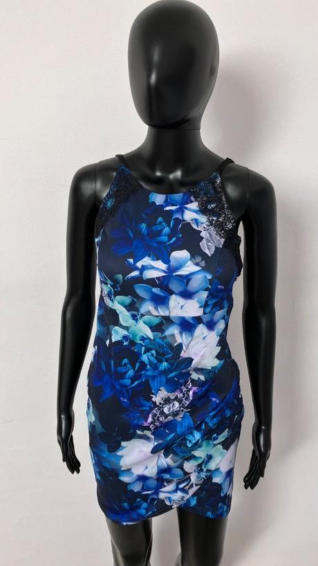 Tmavomodré kvetované šaty s čipkou, lipsy london,s