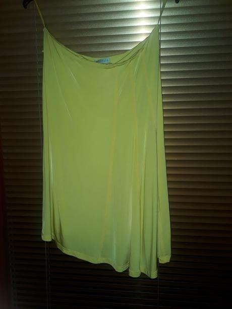 Krasna sukna znacky magenta, s