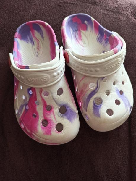 Gumené šľapky, 25