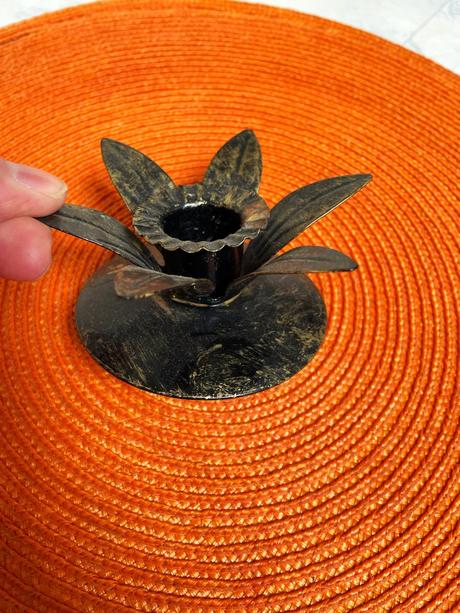 Kovový mosadzný svietnik,