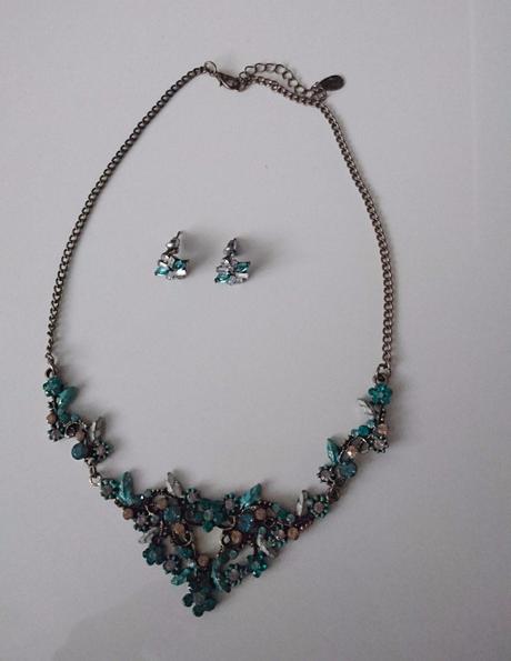 Náhrdelník a náušnice, 