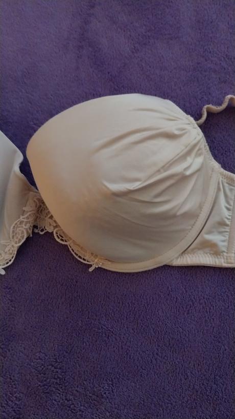 Podprsenka zn. hunkemöller 85c s riasením, 85c