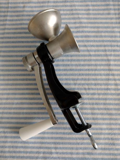 Mlynček na mak s poštovným, 