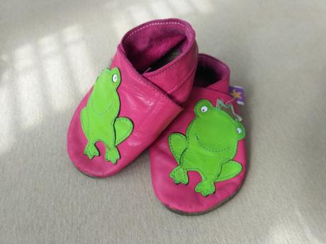 Capacky starchild fuchsia frog, 18