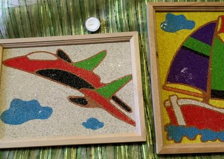 Dva zaujímavé obrazy, lodka, stíhačka,