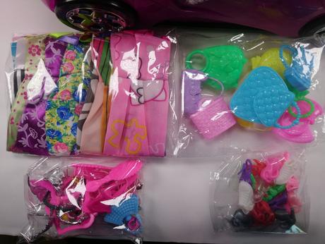 Autíčko pre 2 barbie doll s cestovnými doplnkami, 