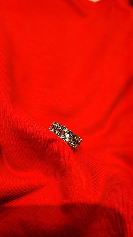 Prsteň s lístkami,