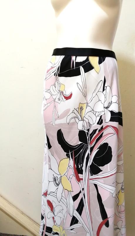 Damska sukna s kvetovym vzorom, velkost 40/42, 40