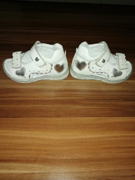Sandálky, lasocki,21
