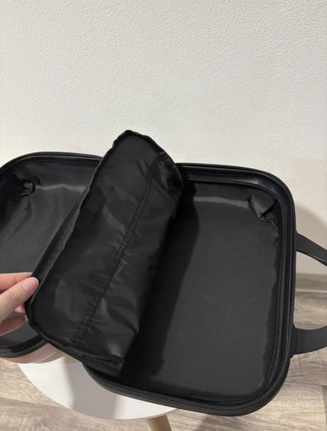 Kufor na kozmetiku, sinsay