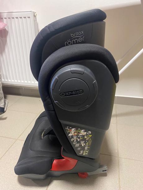 Sedačka do auta, britax