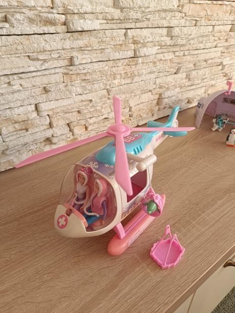 Snehová záchranka-helikoptéra, terénne auto, iglu,