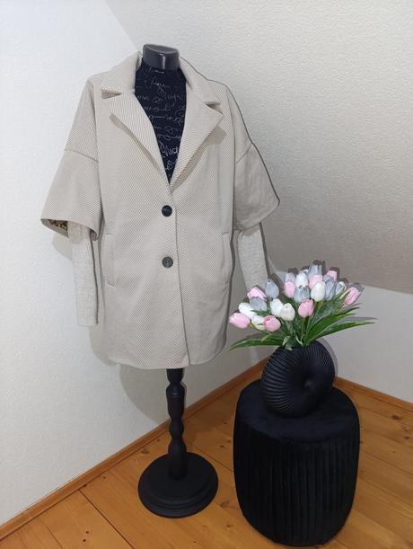 Béžový kabátik na gombíky, 