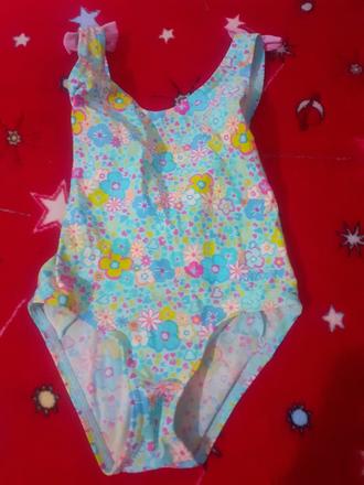 Dievčenské farebné plavky, 92