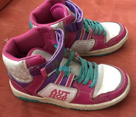 Tenisky vyššie, authority,31