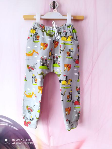 Chlapčenské pudláčové tepláky, 92