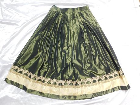 Helene straber luxusna hodvabna sukna ku kroju, 40