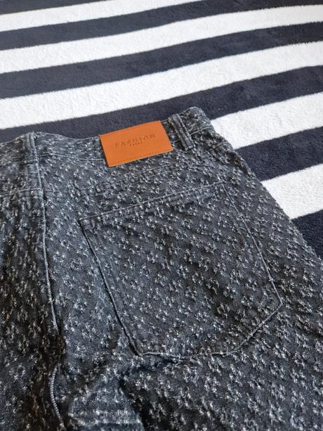 Bodkované džínsy, l