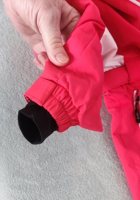 Kvalitná zimná kombinéza, 92