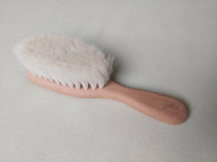 Jemná kefa na vlásky novorodenca,