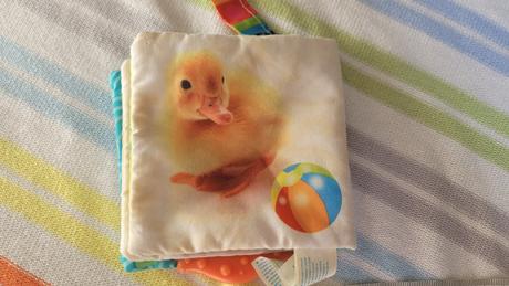 Textilná knižka s hryzadlom playgro kacicka,